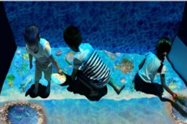 儿童互动投影沙滩捞鱼游戏